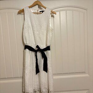 White House Black Market White Lace Shift Dress 10 Black Tie Belt Zip Back Lined
